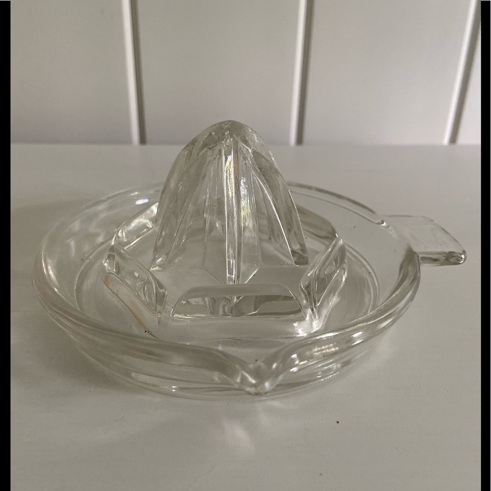 Vintage Glass Citrus Juicer Reamer Handle Spout Fresh Lemon squeezer kitchen MCM